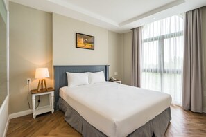 Suíte, 1 quarto, para não fumantes | Cortinas blackout, quartos à prova de som, ferros/tábuas de passar roupa