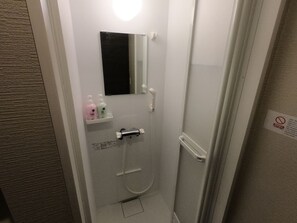 Blackout curtains, free WiFi, bed sheets - TERRACE HOUSE Bentencho (Osaka)