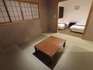 Phòng Superior (Family Room, Japanese Western Style) | Màn/rèm cản sáng, truy cập Internet không dây miễn phí, bộ trải giường 