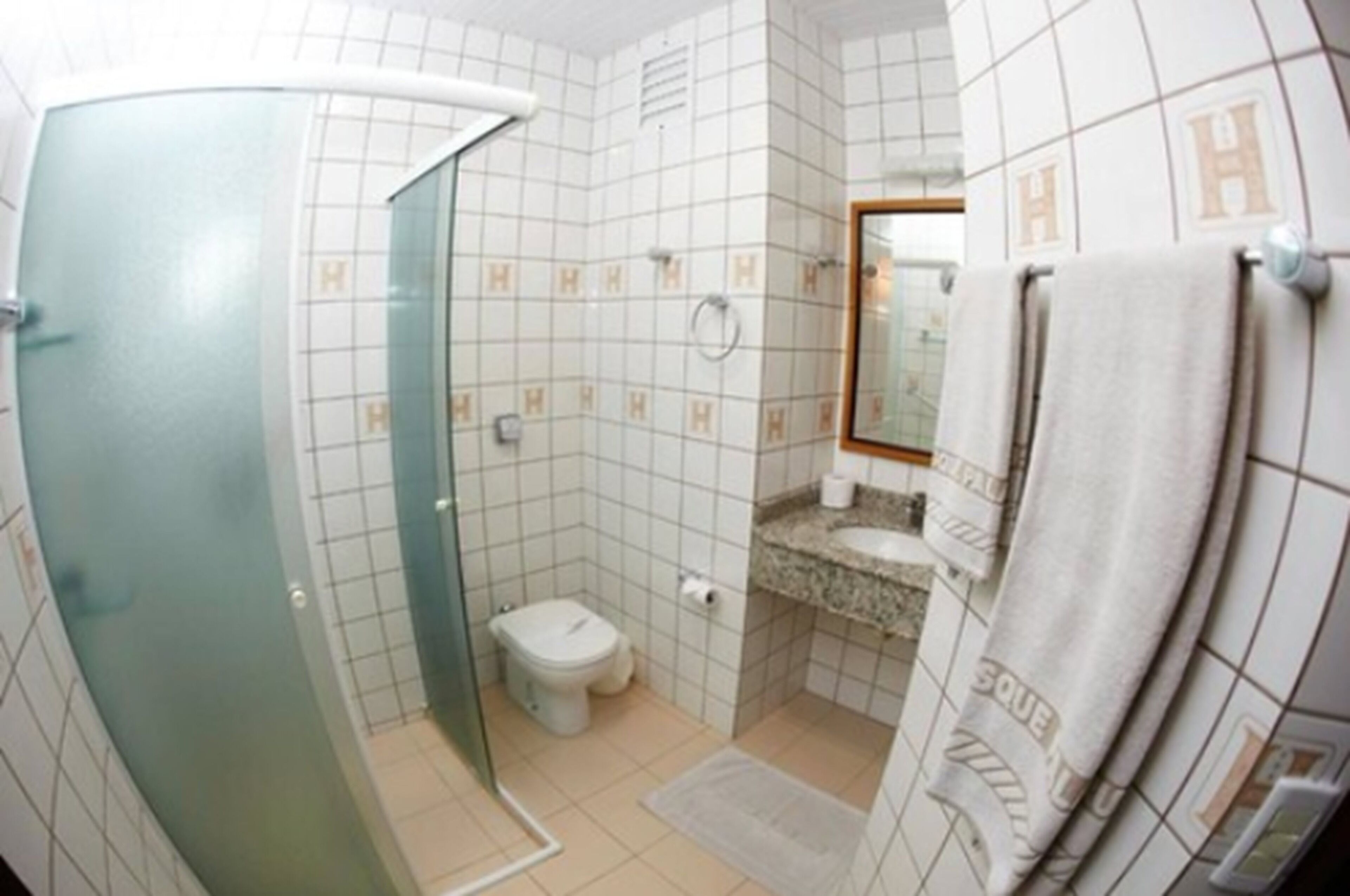 shower, rainfall showerhead, free toiletries, hair dryer