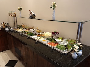 Free daily buffet breakfast  - Hotel Estação 101 - Brusque (Brusque)