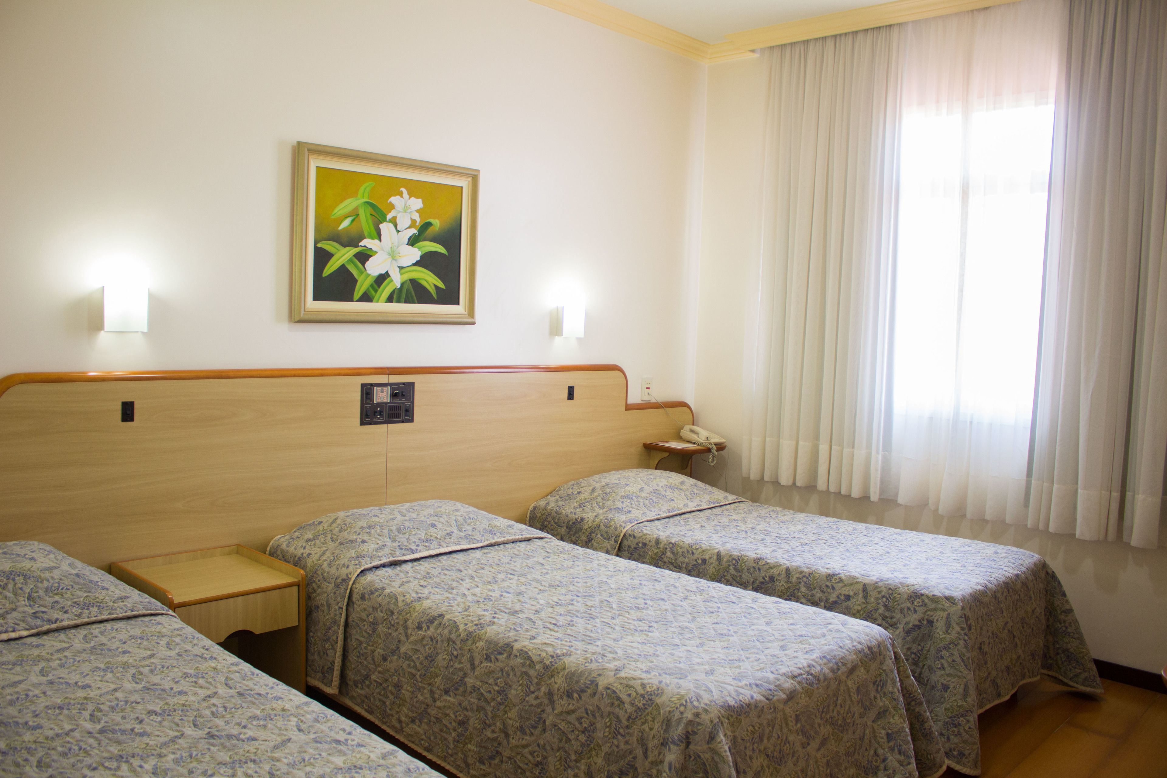 standard triple room, 3 single beds | 1 bedroom, minibar, in-room safe, desk