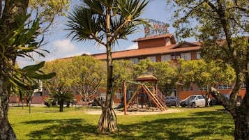 Área de juegos infantiles al aire libre