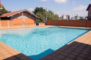 Kolam renang outdoor