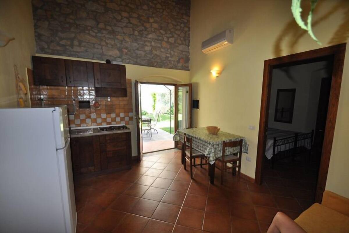 Apartamento superior, vistas al jardín (5 Beds) | Cocina privada | Frigorífico grande, placa de cocina y utensilios de cocina