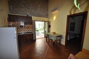 Apartemen Superior, pemandangan kebun (5 Beds) | Dapur pribadi | Lemari es besar, kompor, dan peralatan masak/sendok-piring