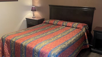 Habitación, 1 cama Queen size | Wifi gratis y ropa de cama