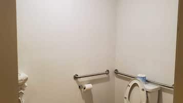 Ducha y bañera combinadas y toallas