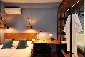 Standard-dobbeltværelse | Premium-sengetøj, minibar, pengeskab på værelset, individuelt design