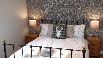Standard Double Room, Ensuite | Iron/ironing board (on request), WiFi (free), individually decorated