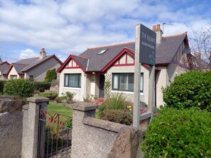 Front of property - THE KEMPS Guest House (Inverness)