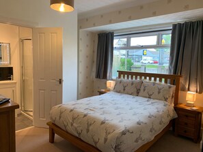 Double Room, Ensuite | Individually decorated, individually furnished, iron/ironing board - THE KEMPS Guest House (Inverness)