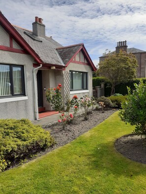 Front of property - THE KEMPS Guest House (Inverness)