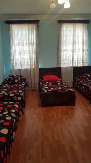 Family Apartment, Garden View | Blackout curtains, soundproofing, iron/ironing board, free WiFi - AVVA (Tbilisi)