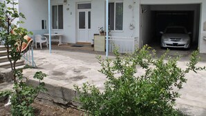 Property entrance - AVVA (Tbilisi)