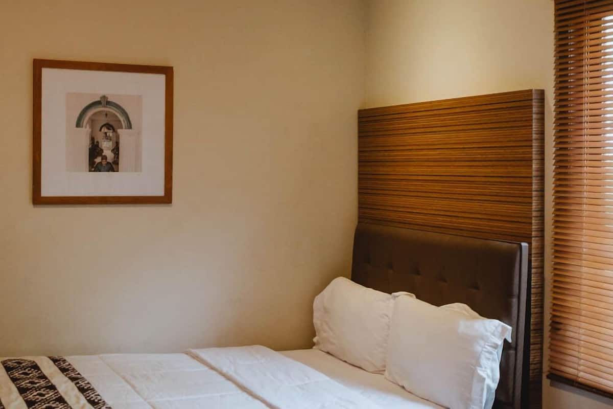 Iron/ironing board, rollaway beds, free WiFi