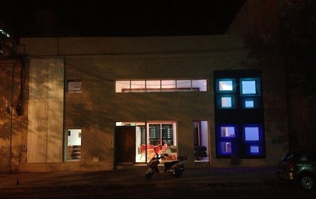 Fachada de la propiedad por la tarde o noche