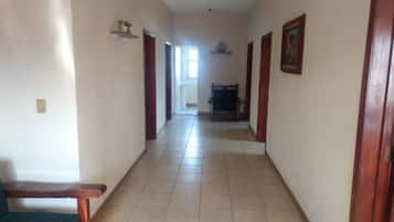 Casa familiar, varias camas, no fumadores | 3 dormitorios, tabla de planchar con plancha, ropa de cama