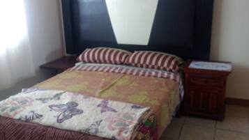 Casa familiar, varias camas, para no fumadores | 3 habitaciones, tabla de planchar con plancha y ropa de cama