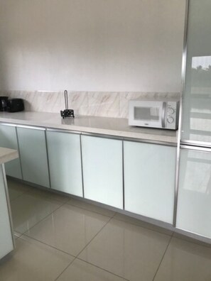 Deluxe-Villa, barrierefrei | Eigene Küche | Kühlschrank, Mikrowelle, Ofen, Herdplatte