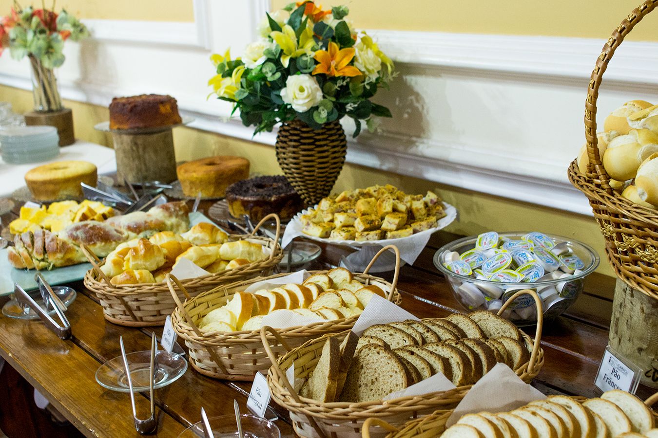 점심 식사 및 저녁 식사 제공