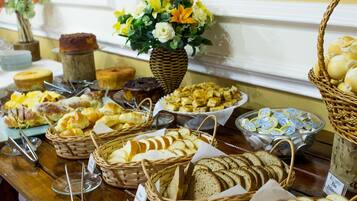 Lunch and dinner served