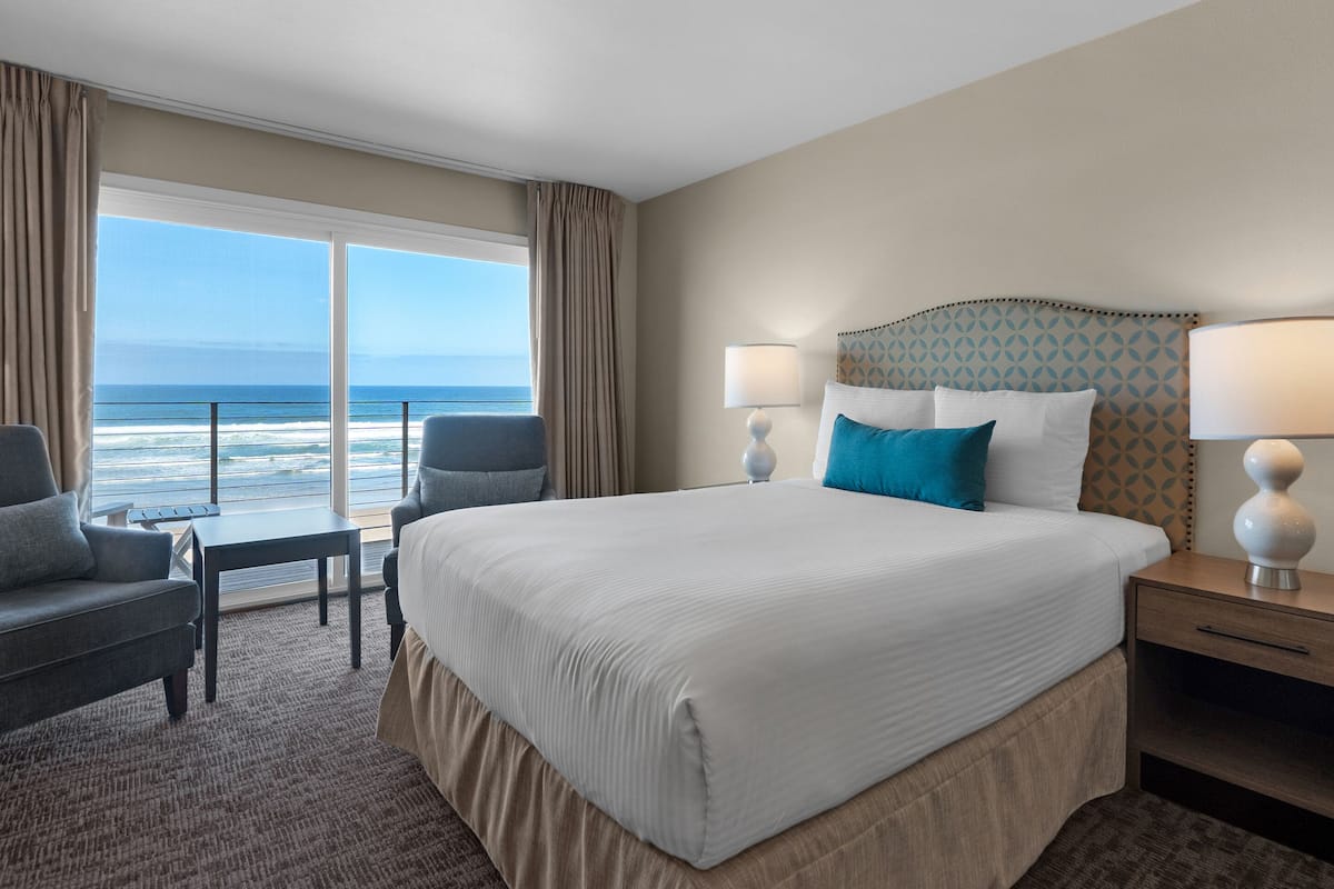 One Bedroom Suite with Ocean View | 1 室のベッドルーム、遮光カーテン、WiFi (無料)、ベッドシーツ
