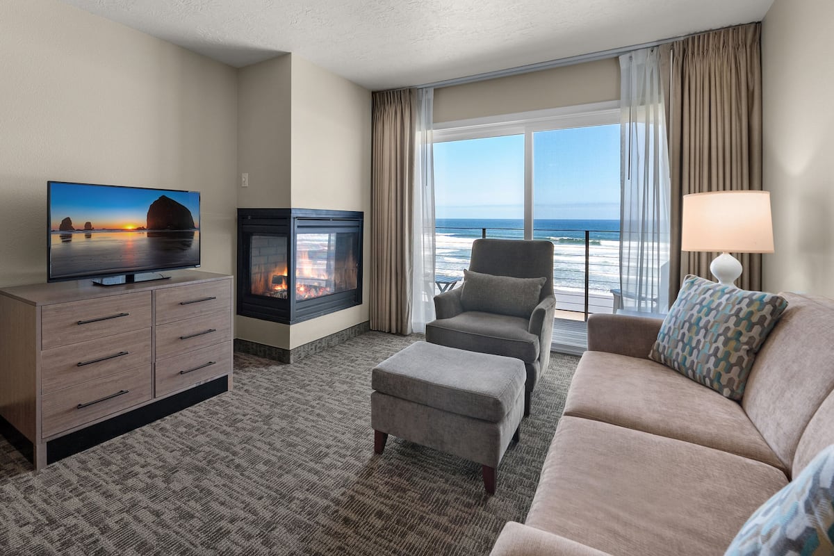 Fireplace Suite with Ocean View | 1 室のベッドルーム、遮光カーテン、WiFi (無料)、ベッドシーツ