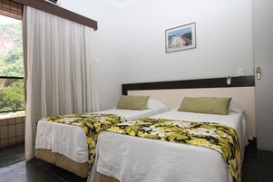 Minibar, caja de seguridad en la habitación, wifi gratis y ropa de cama 