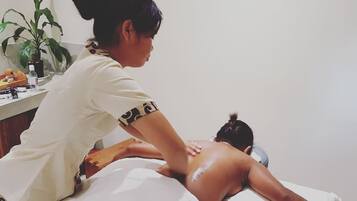Couples treatment rooms, body treatments, aromatherapy