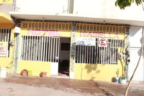 Property entrance - Hotel Isabella (Acapulco)