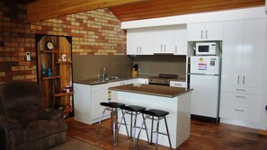 Oven, dishwasher, freezer - 3/6 Marina Townhouse - Riverfront (Bermagui)
