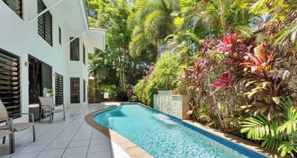 Seascape - Absolute Beachfront, Luxury Holiday house in Clifton Beach