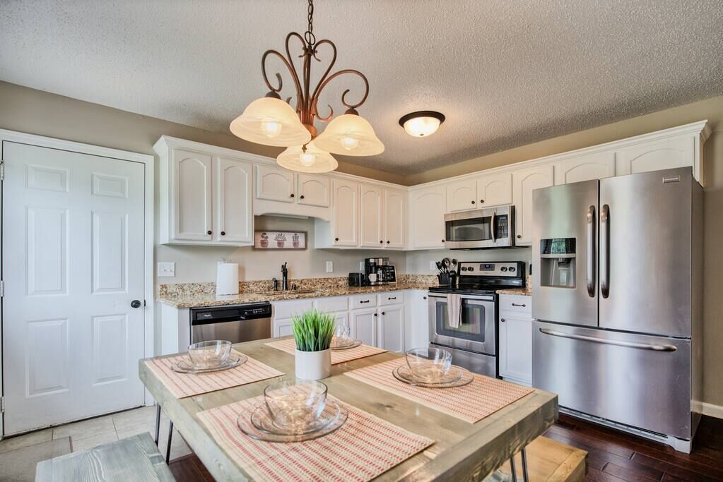 Family-Friendly Getaway with King Bed and Large Fenced Yard near Fort Campbell