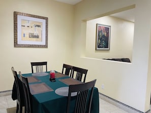 Dining - Spacious 2 Bed, 2 Bath just off West Bay Street (Nassau)