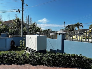 المنطقة المحيطة بالمنشأة