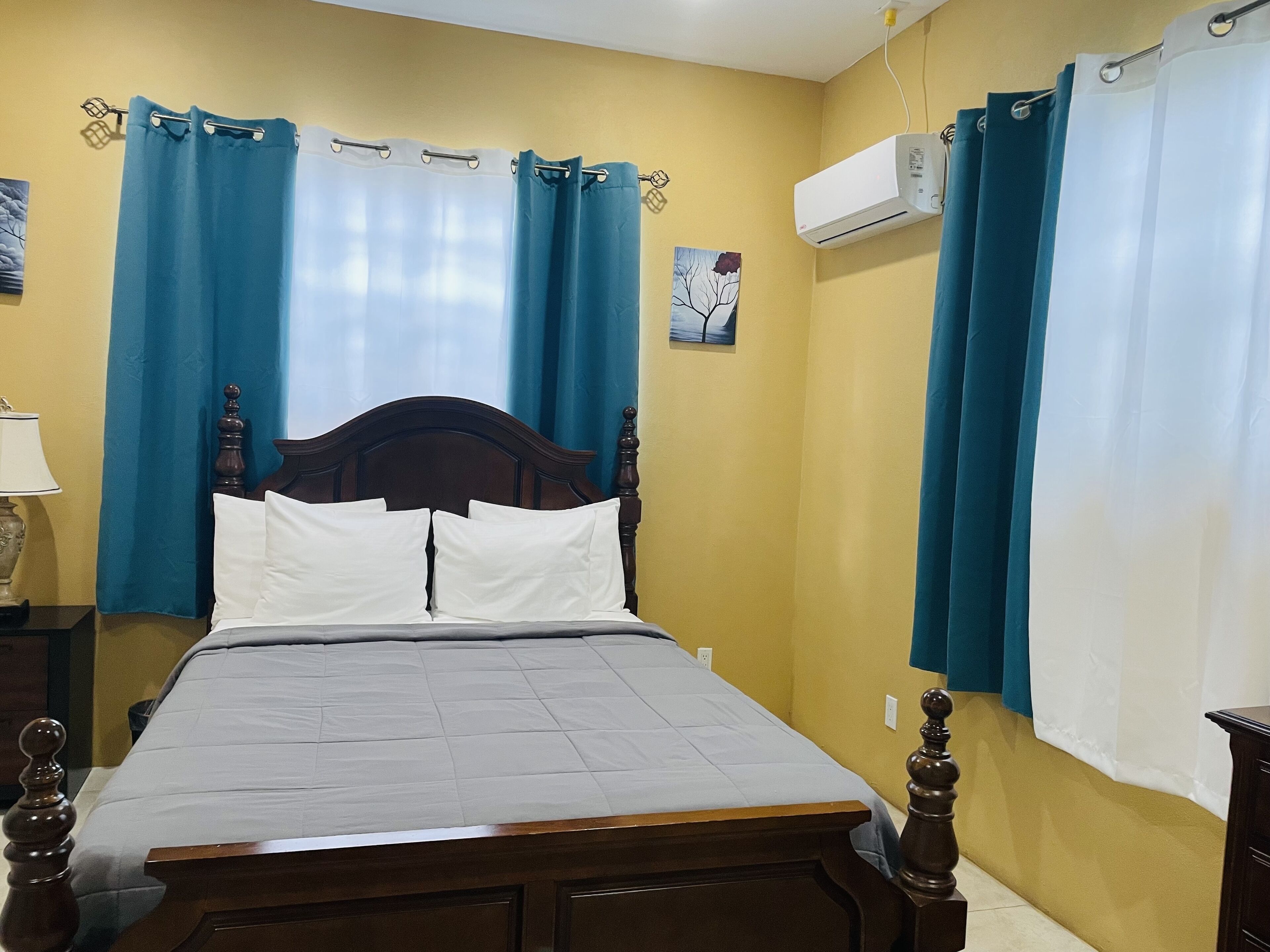 2 bedrooms, in-room safe, iron/ironing board, free WiFi