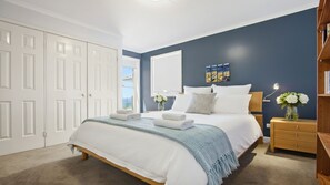 4 bedrooms, iron/ironing board, WiFi, bed sheets