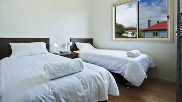 1 多间卧室、免费上网、床单