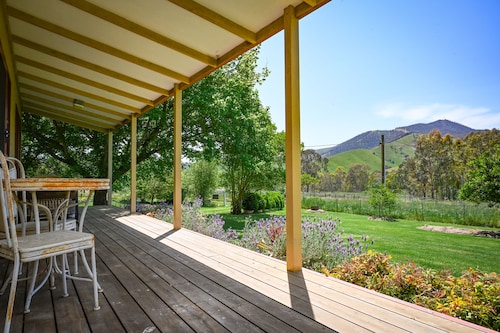Beautifully restored miner's cottage in the Upper Murray.