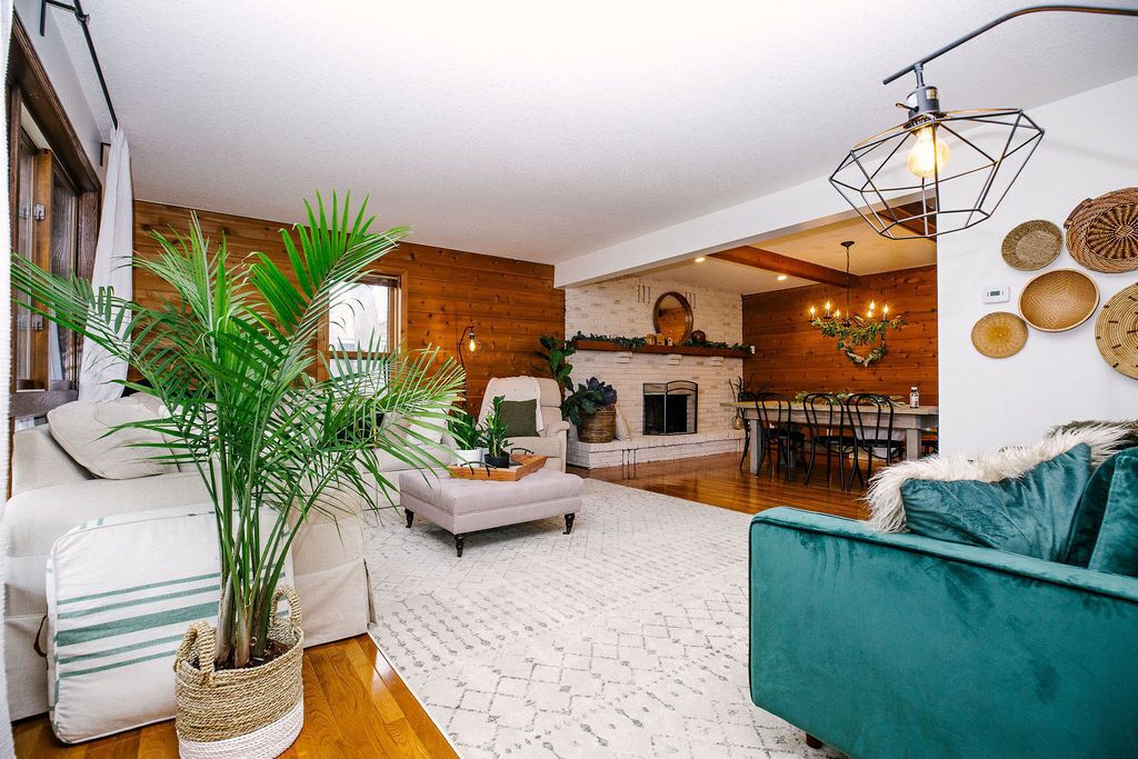 スマートテレビ、暖炉、書庫