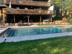 Piscina all'aperto, una piscina riscaldata