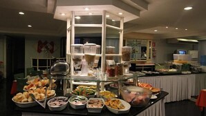 Daily continental breakfast for a fee - Gonzaga Flat (Santos)
