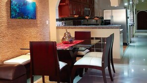 Dining - Apto Lujo 3 Hab 3 Personas (Palmira)