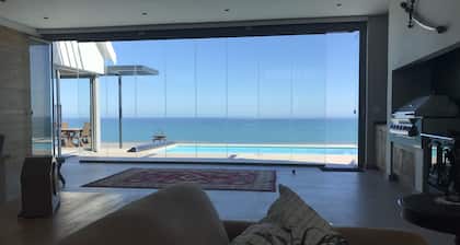 Suberb spacious property awaits with breathtaking undeterred views of the Oceans