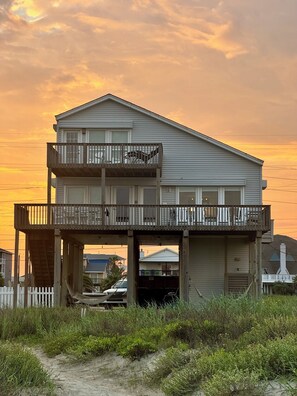 Exterior - AS SEEN ON HGTV!!! Beachfront home, Amazing Views, Private 2nd floor Primary brm (Galveston)