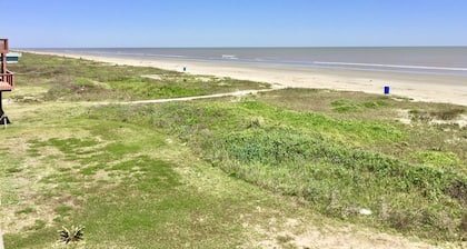 AS SEEN ON HGTV!!! Beachfront home, Amazing Views, Private 2nd floor Primary brm