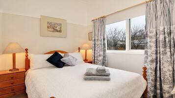 6 bedrooms, iron/ironing board, travel cot, WiFi