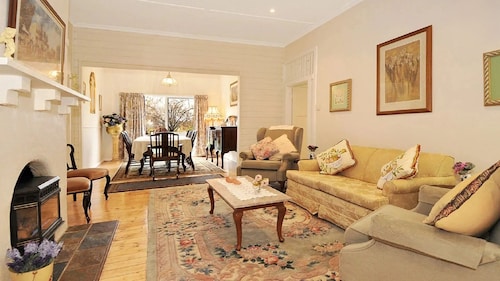 Plum Tree Cottage –pets welcome, WiFi