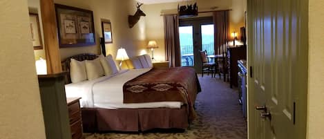 1 多间卧室、上网接入、床单